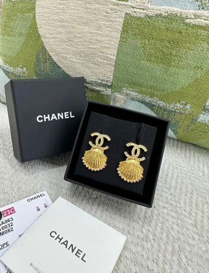Chanel 23C gold shell earrings