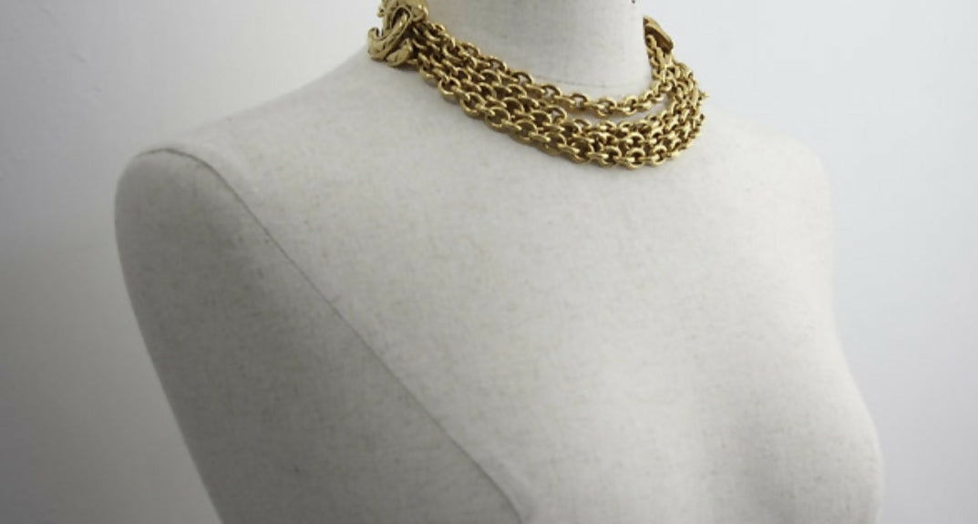 Chanel Vintage 1981-1985 Gold-Plated Thick Chain Waist Belt with Symmetrical Bird Motifs