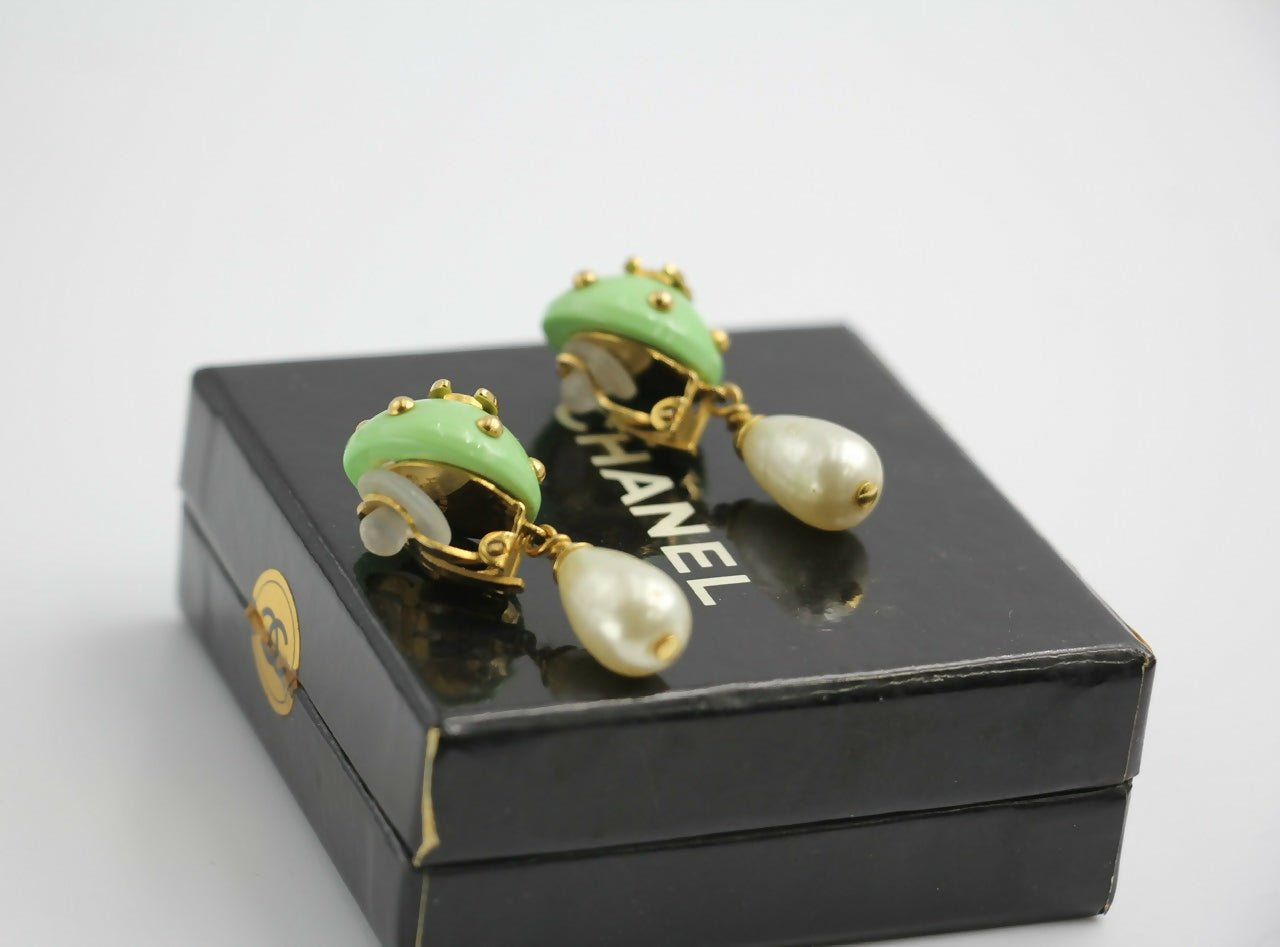 Chanel Vintage 96C Resin Green Dot Imitation Pearl Dangle Clip-on Earrings