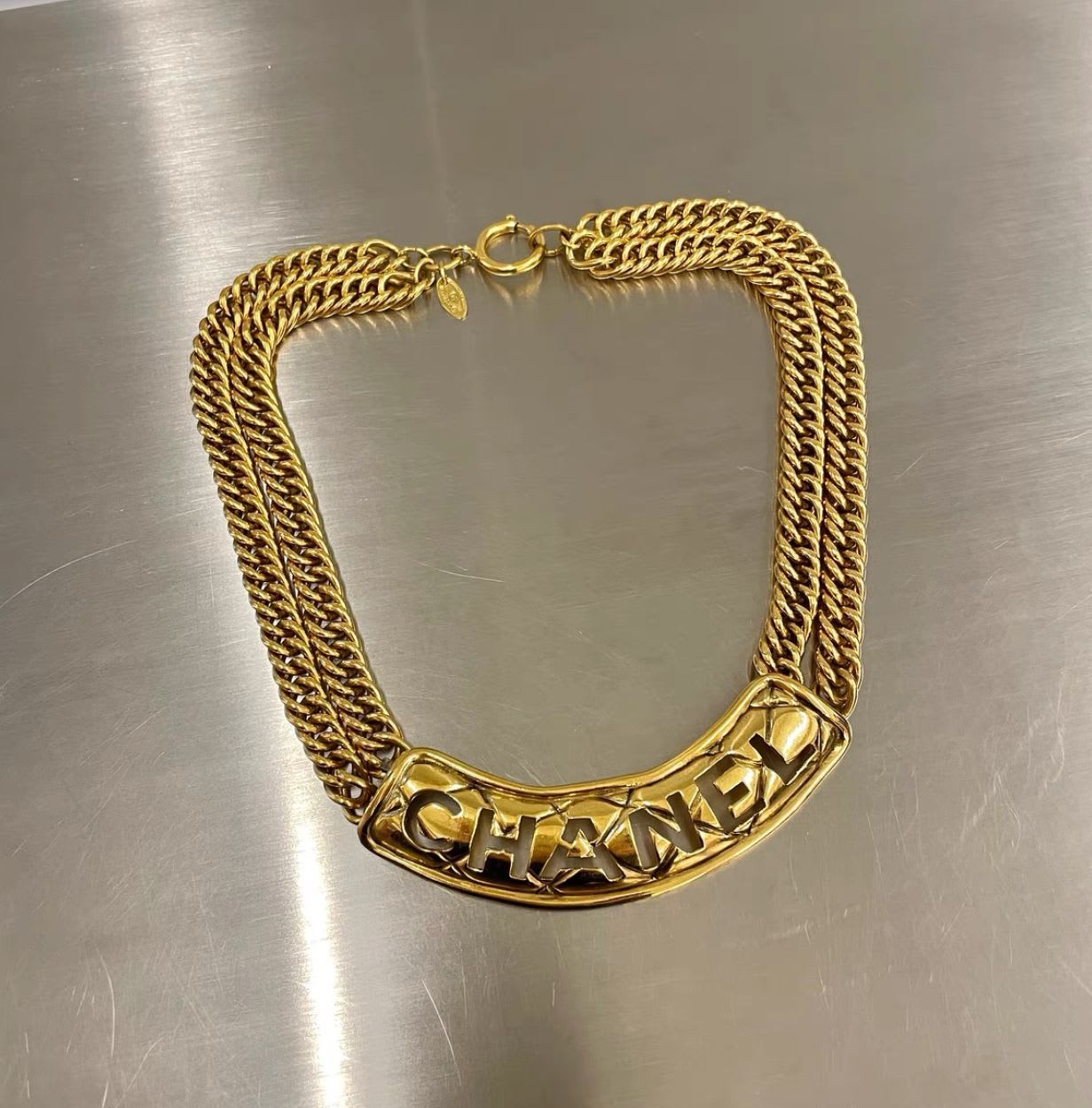 CHANEL 1971-1980 cut-out logo short necklace