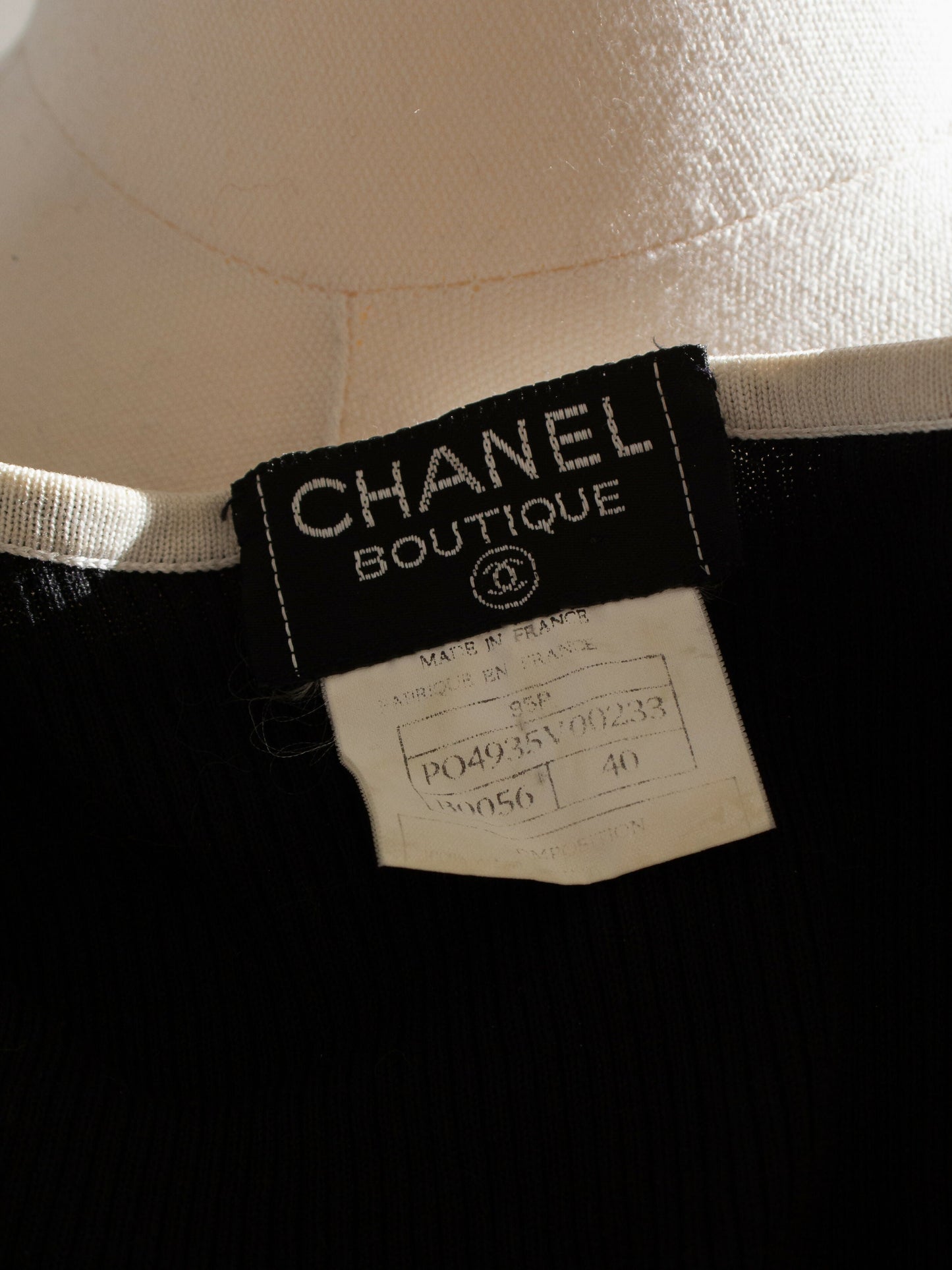 Iconic Chanel Vintage Spring 1995 Black White Ribbed CC 95P Cropped Cardigan