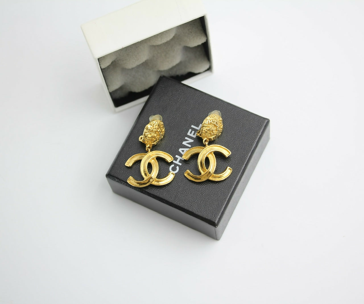 Chanel Vintage 95A Gold-plated Carved Dangle Clip-on Earrings